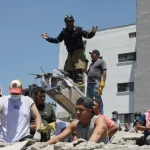 Equipos-de-busqueda-y-rescate-edificios-colapsados-en-Cali-Terremoto-en-Colombia.webp.webp